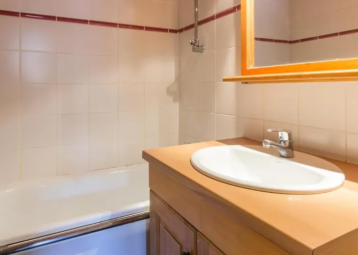 Nanda Devi - 3 Pieces + 8 Pers Pl Centre Mae-4714